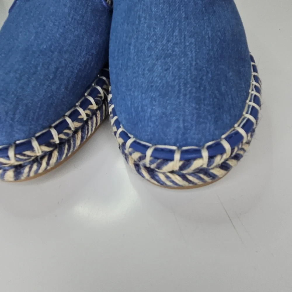 Universal Thread comfortable womens